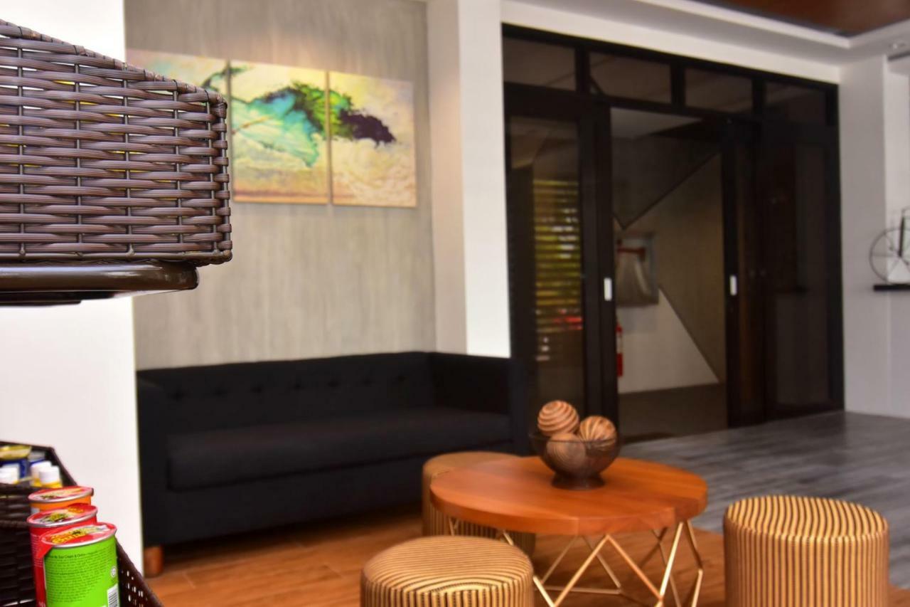 Andeo Suites Angeles Exterior photo